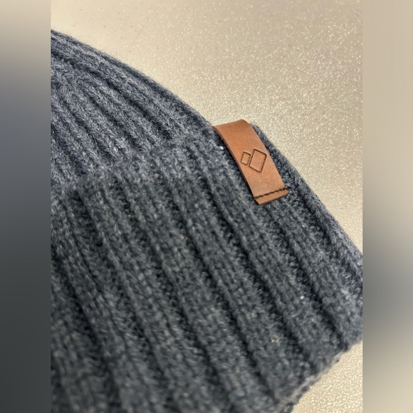 Obermeyer Women's Subalpine Beanie Hat Basalt Black NWT Cuff Knit Acrylic - Picture 4 of 8